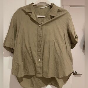 Uniqlo linen button down shirt
